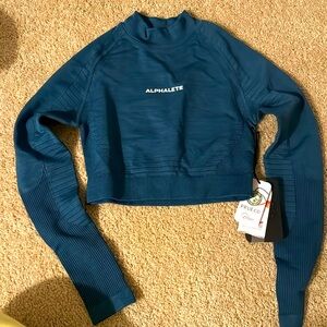 Alphalete long sleeve ozone crop 😍🔥